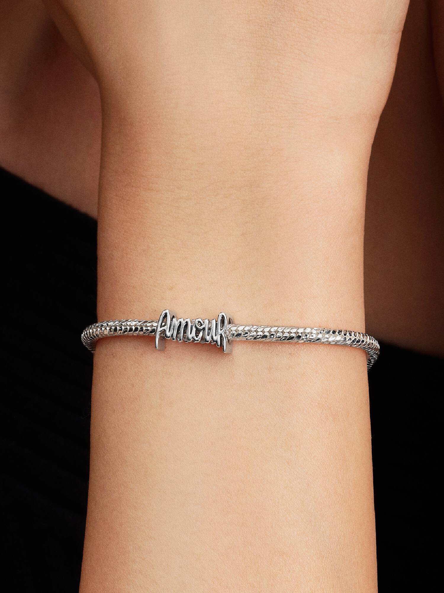 Amour Script Charm