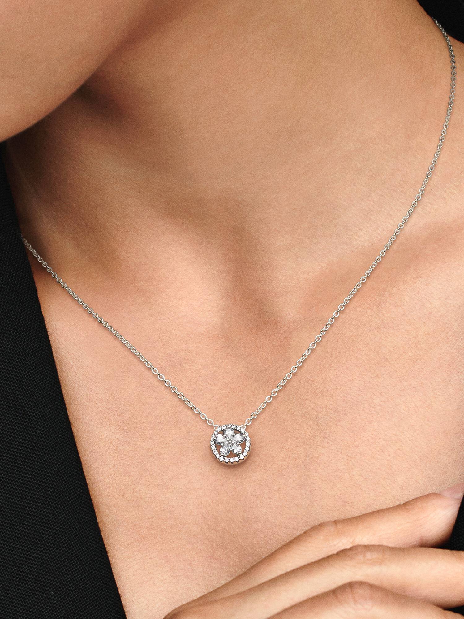 Sparkling Snowflake Collier Necklace