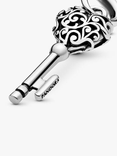 Regal pattern key silver pendant