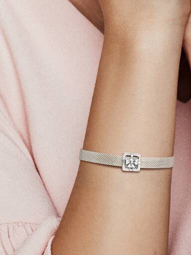 PANDORA Reflexions gift silver clip charm