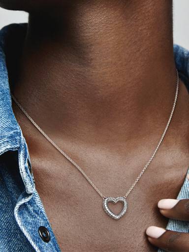 Pavé Snake Chain Pattern Open Heart Collier Necklace