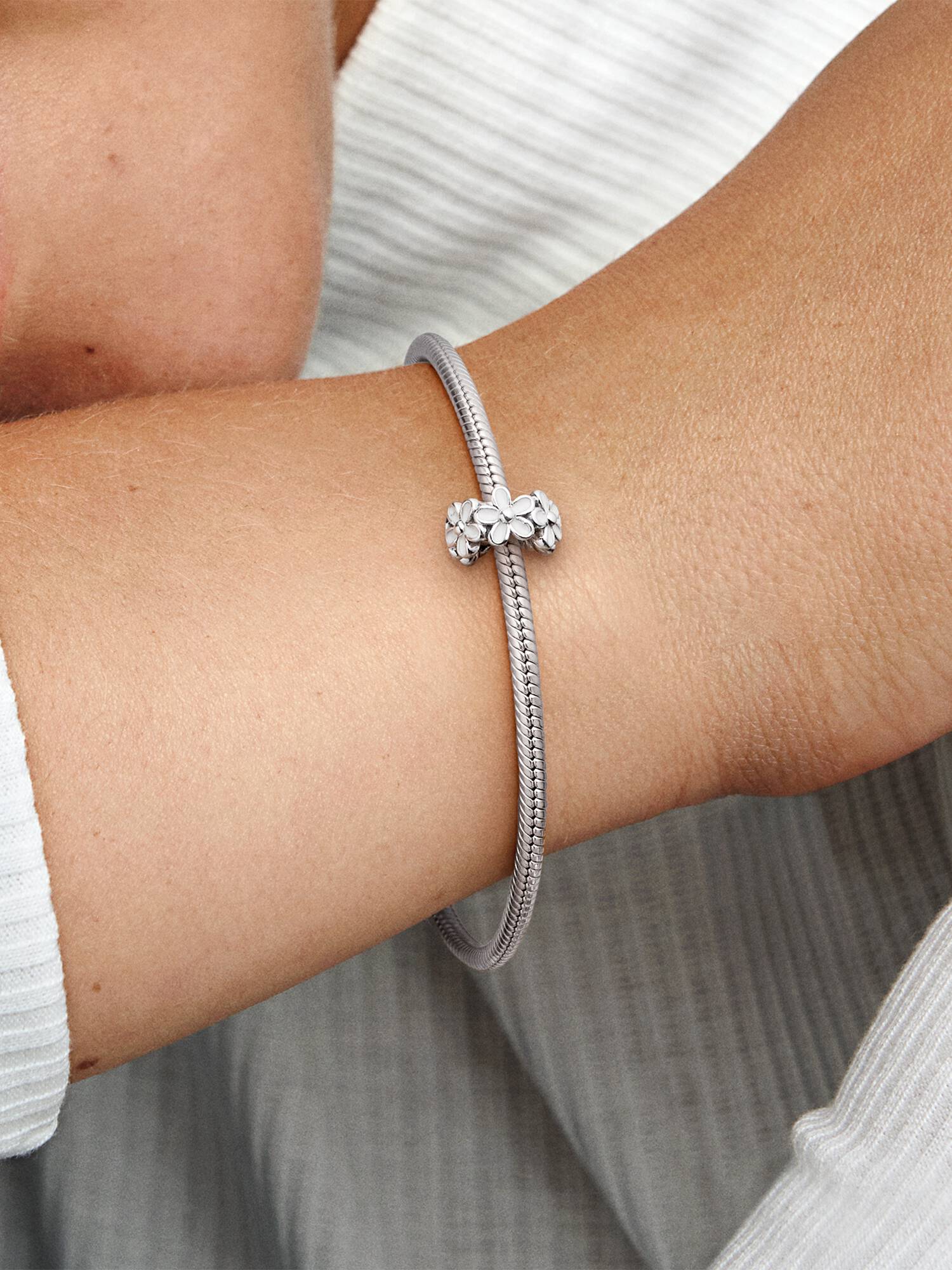 Daisy silver spacer with white enamel