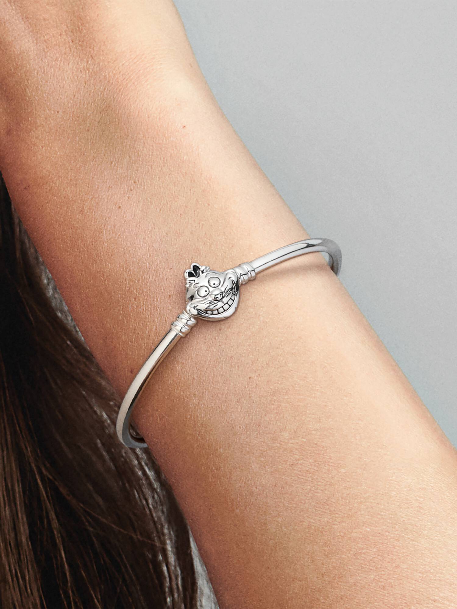 Disney Alice in Wonderland Cheshire Cat Clasp Pandora Moments Bangle