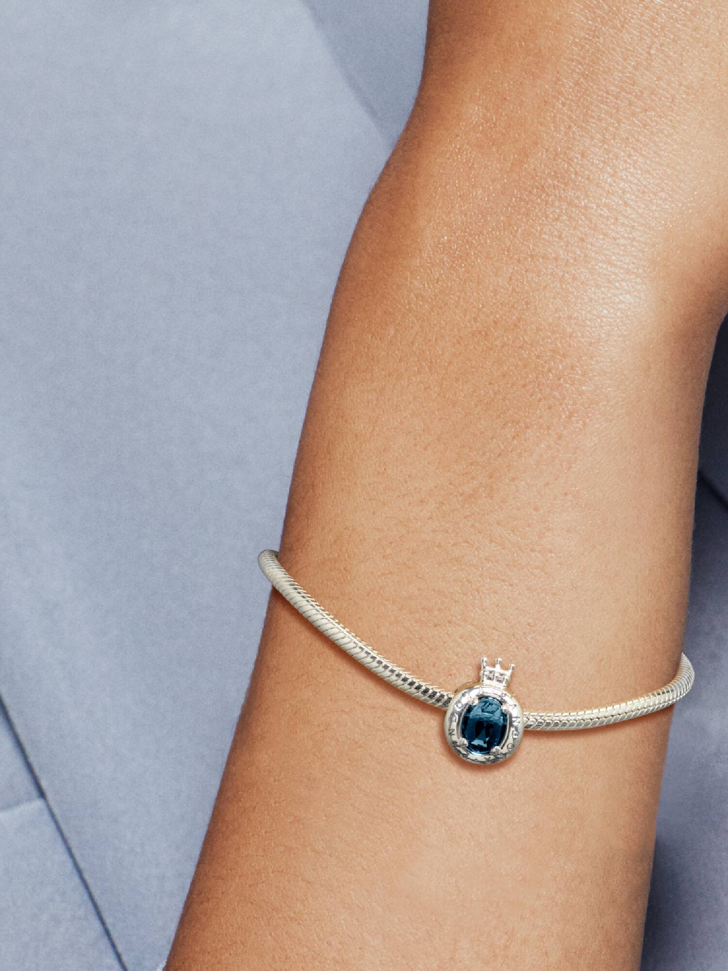 Blue Sparkling Crown O Charm