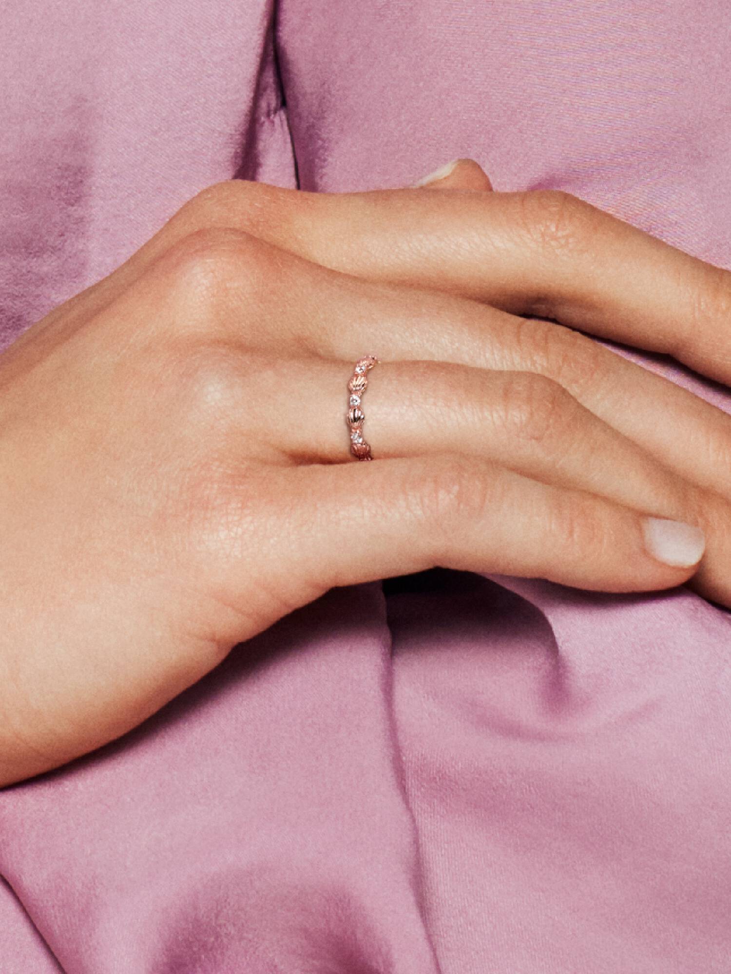 Sparkling Seashell Band Ring