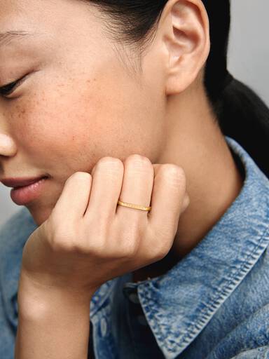 Logo bar stacking ring