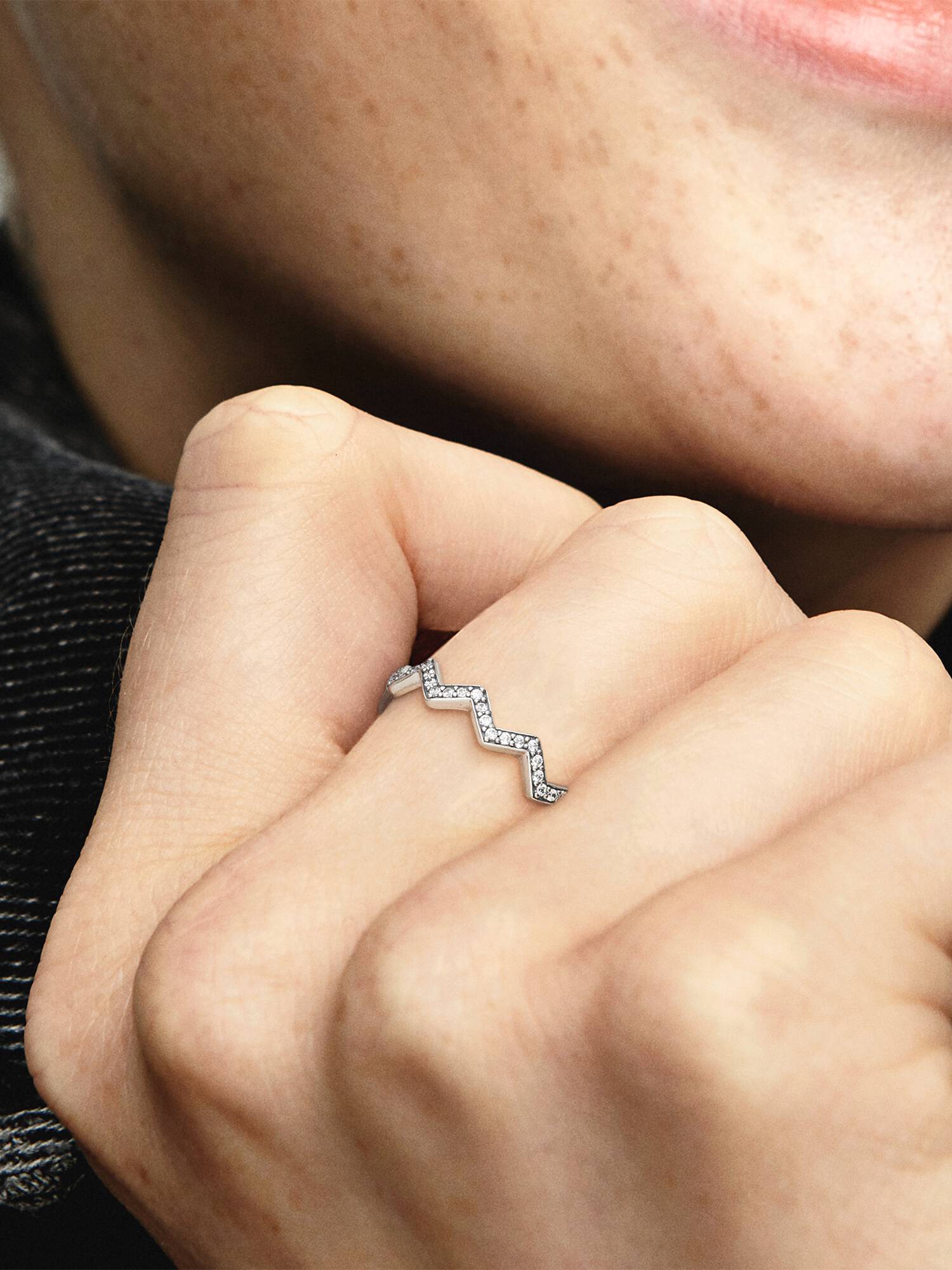 Zigzag silver ring with clear cubic zirconia