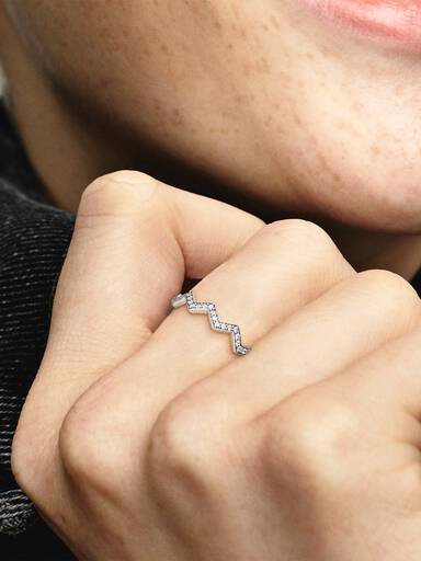 Zigzag silver ring with clear cubic zirconia