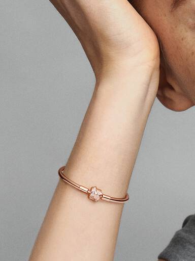 Pandora Moments Sparkling Shooting Star Clasp Bangle