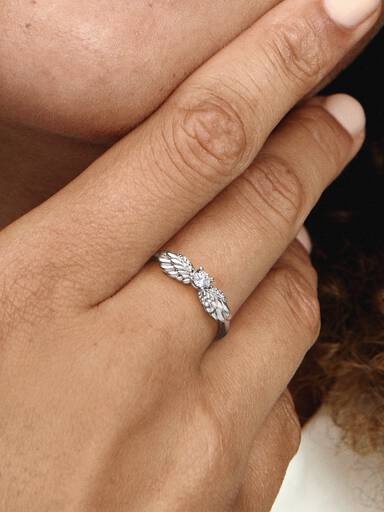 Sparkling Angel Wings Ring