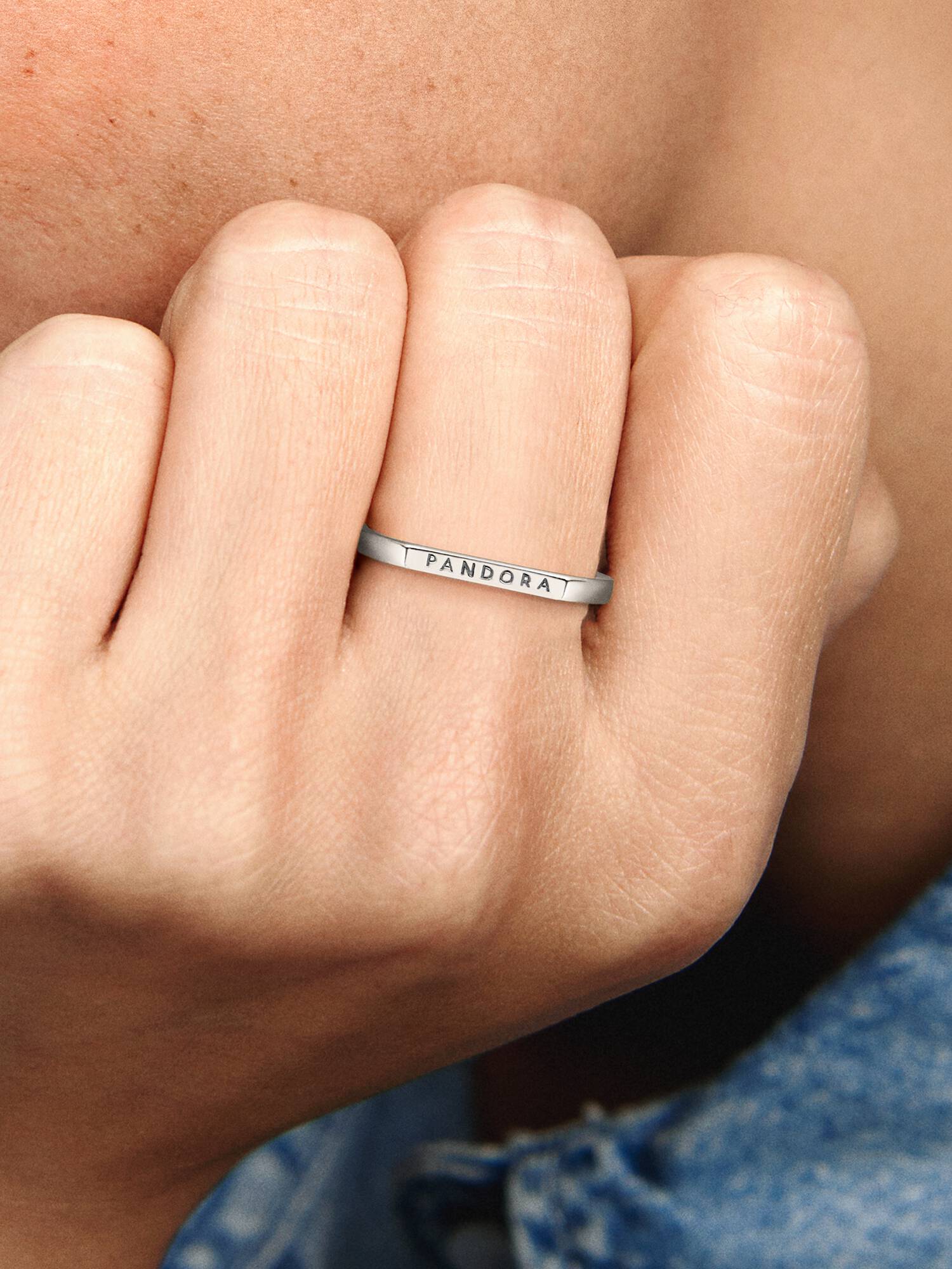Logo bar stacking ring