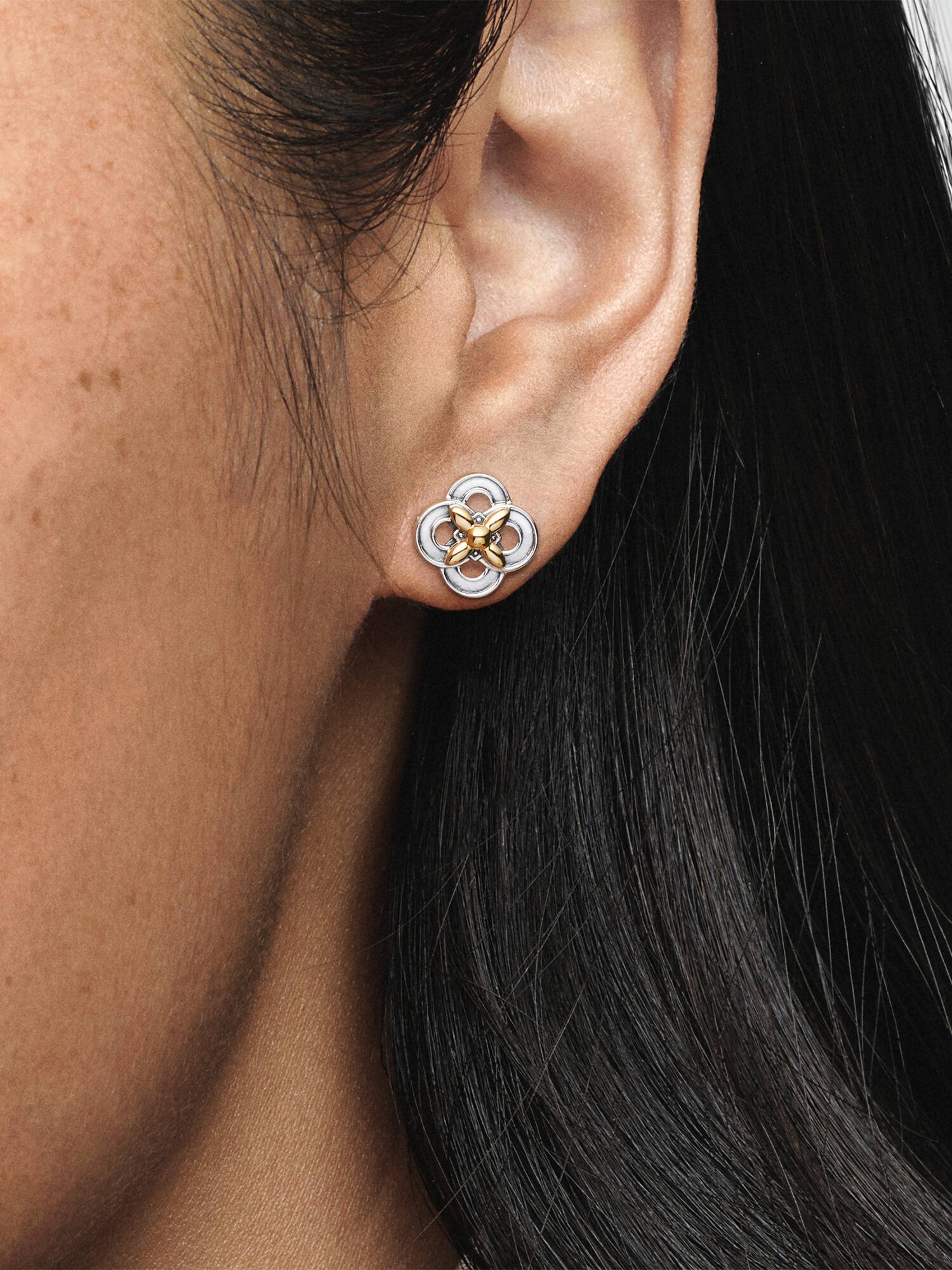 Two-tone Flower Stud Earrings