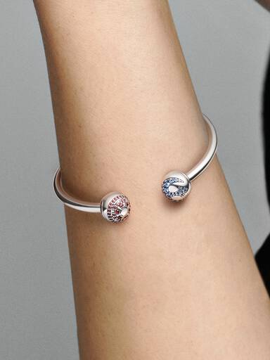 Pandora Moments Star Wars™ Light & Dark Side Logo Open Bangle