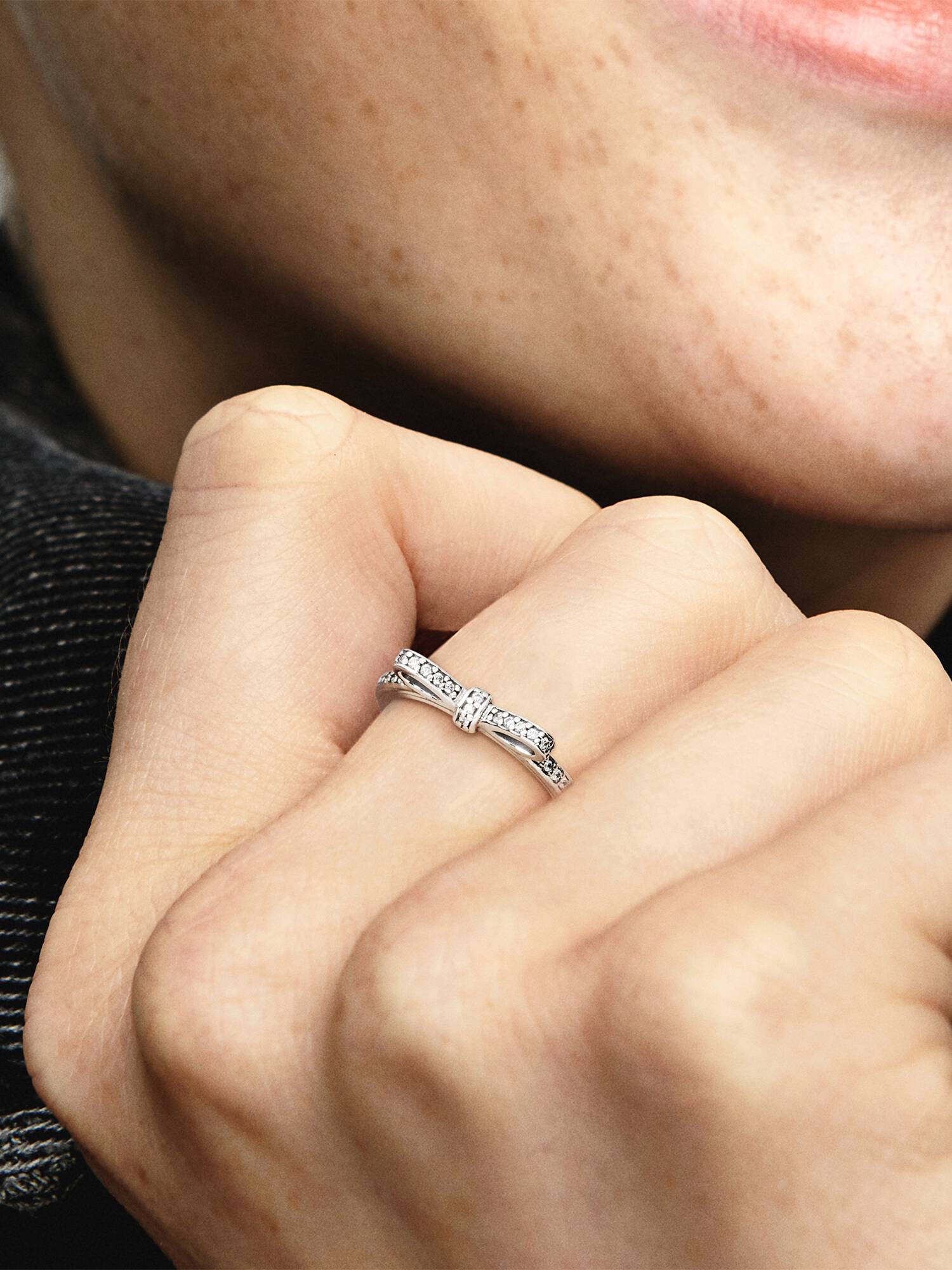 Bow silver ring with cubic zirconia